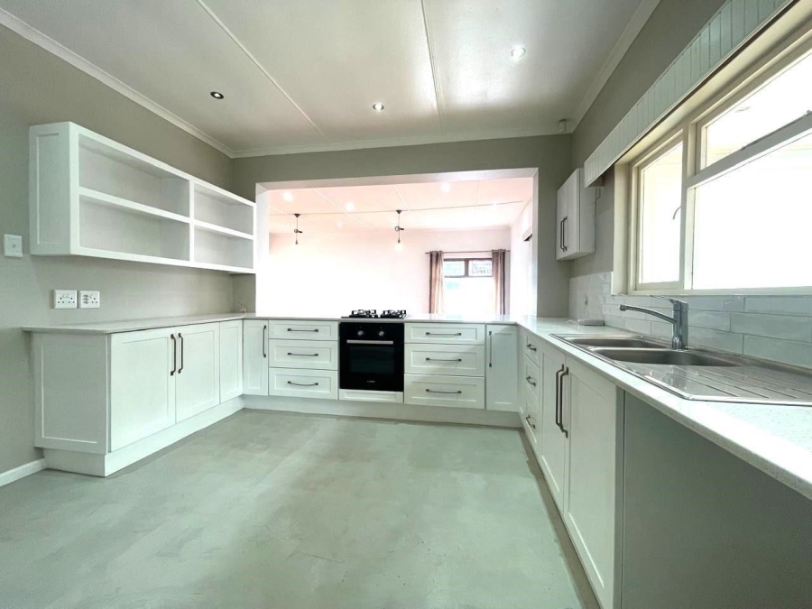 4 Bedroom Property for Sale in Mossel Bay Central Western Cape